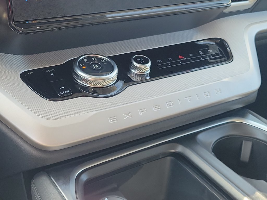 New 2026 Ford Expedition Max Active RWD image 4