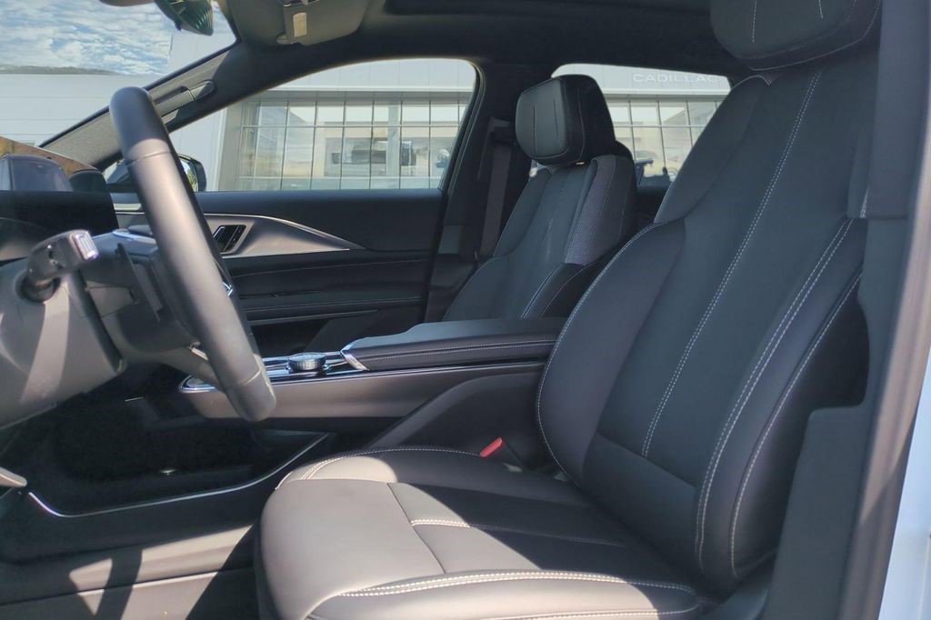 Certified 2024 Cadillac Lyriq Tech RWD image 19