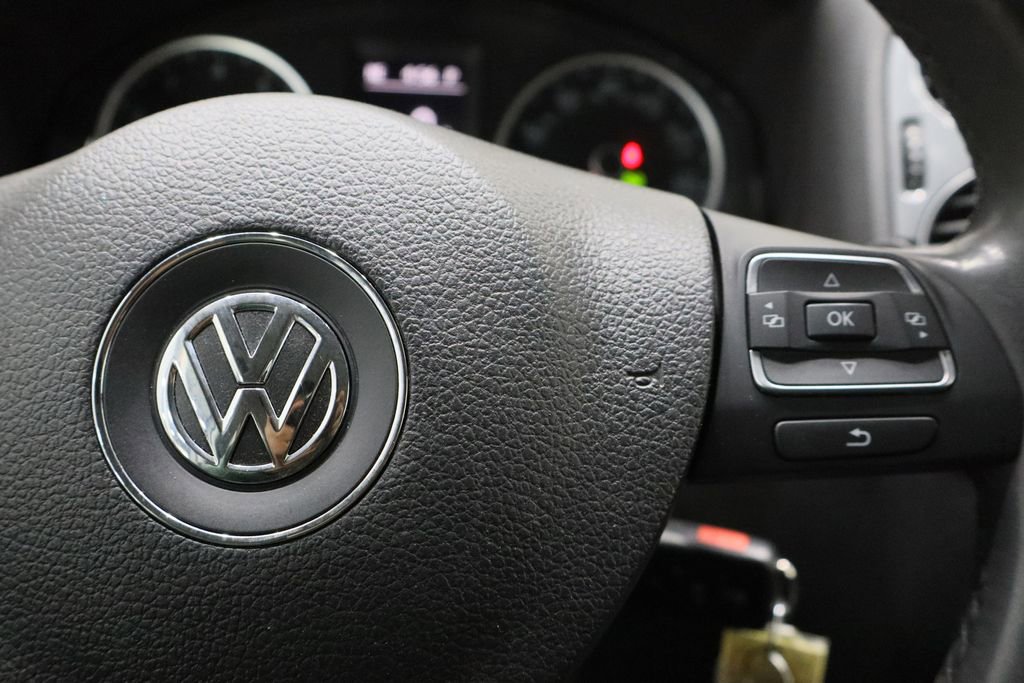 Used 2015 Volkswagen Tiguan S image 10