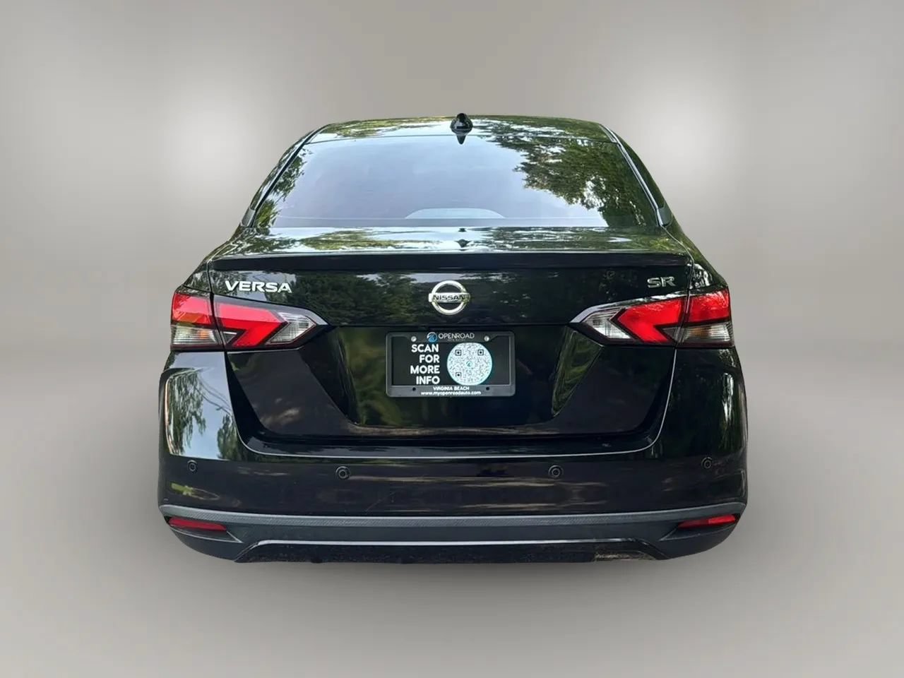 Used 2020 Nissan Versa SR w/ Convenience Package FWD image 4