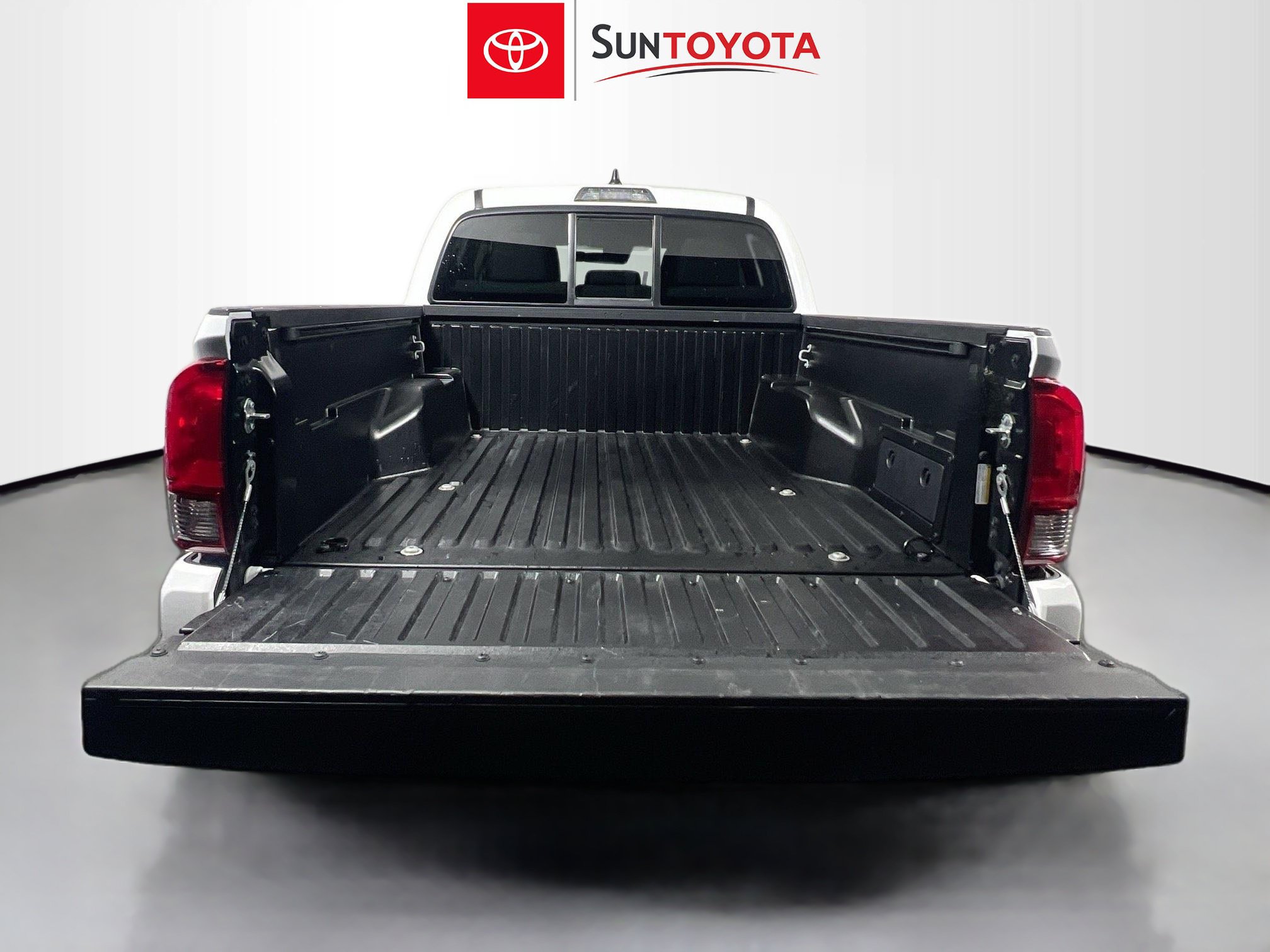 Used 2023 Toyota Tacoma SR AWD/4WD image 33