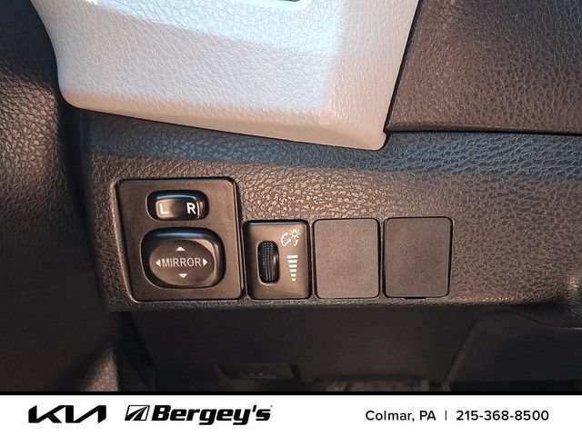 Used 2016 Toyota Corolla LE FWD image 24