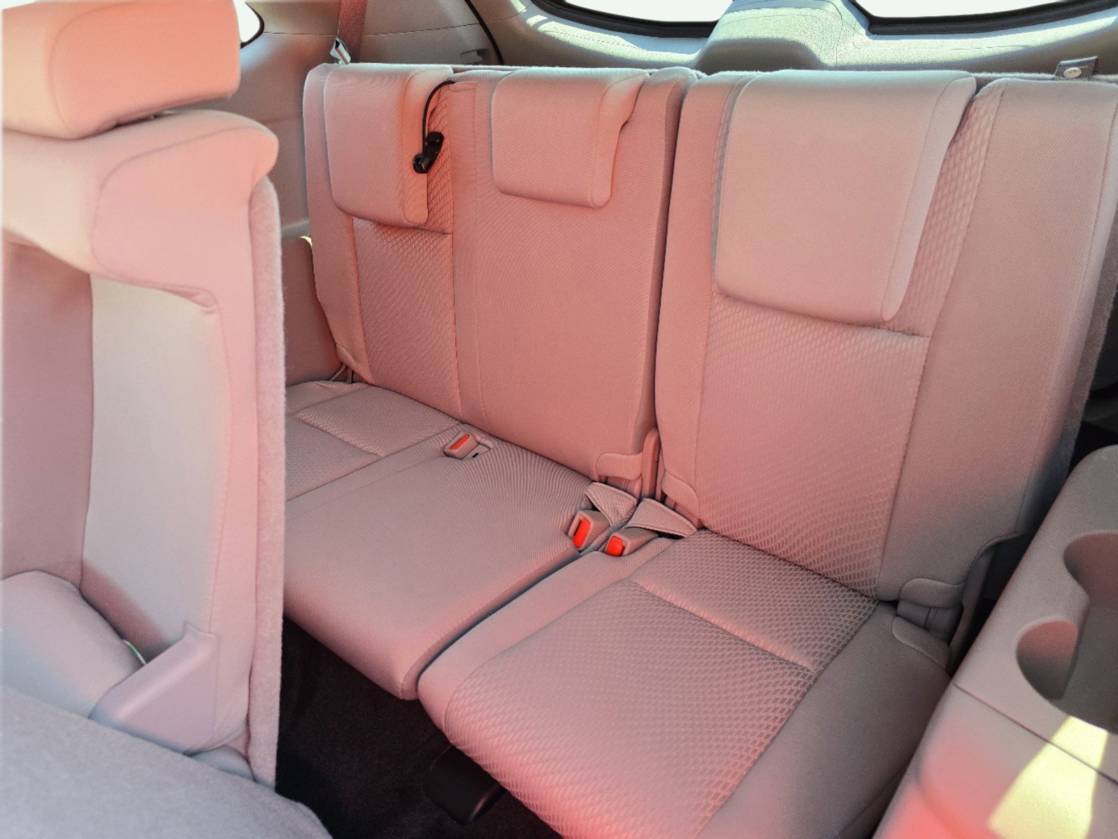 Used 2018 Toyota Highlander LE image 18