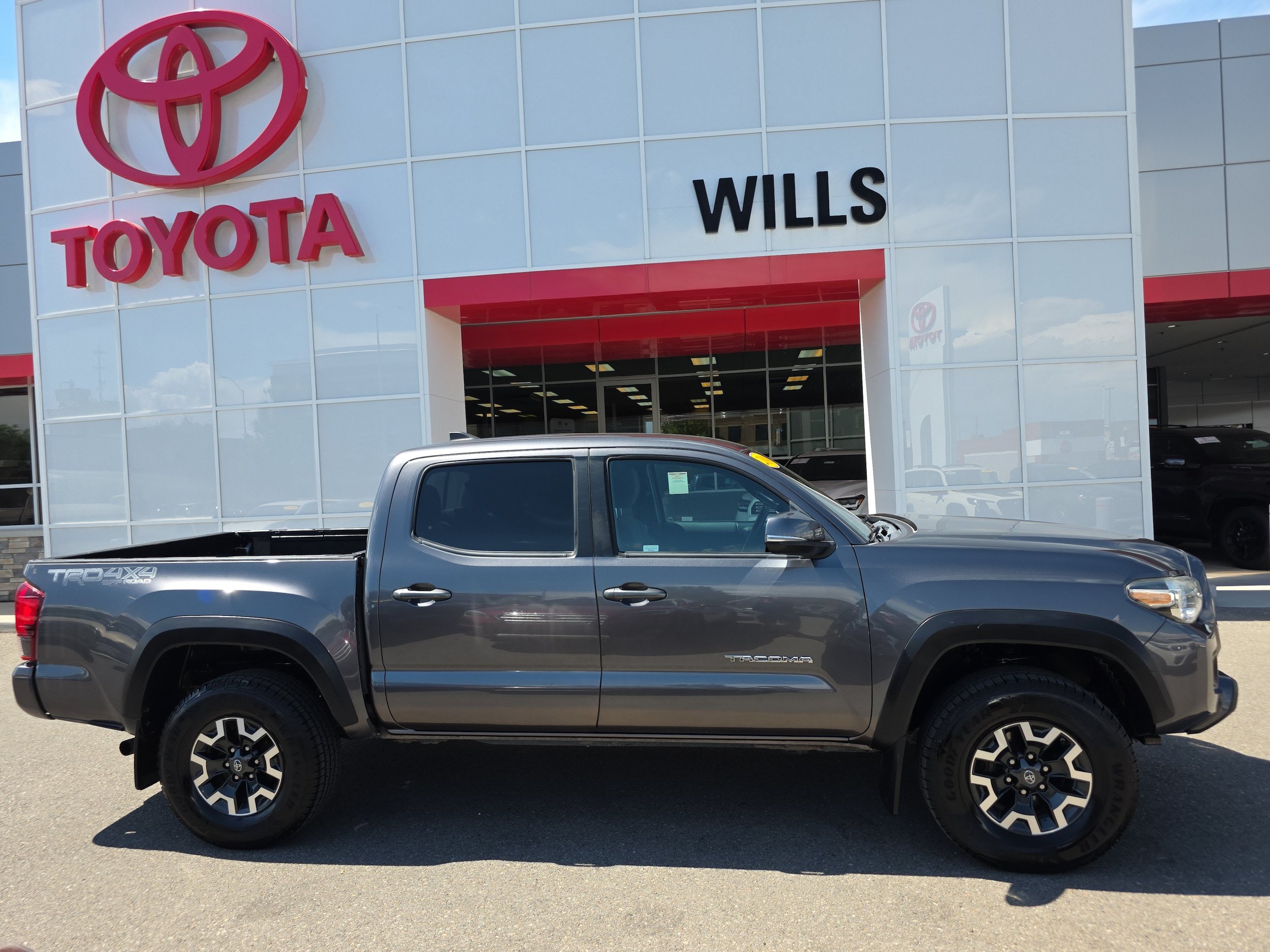 Used 2019 Toyota Tacoma TRD Off-Road w/ Technology Package AWD/4WD image 1