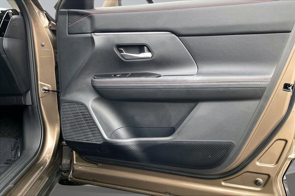 Used 2025 Nissan Kicks SR image 23