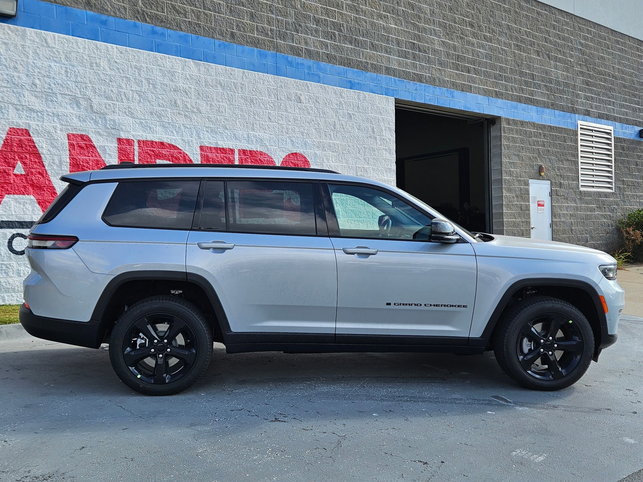 New 2025 Jeep Grand Cherokee L Limited w/ Luxury Tech Group II image 8