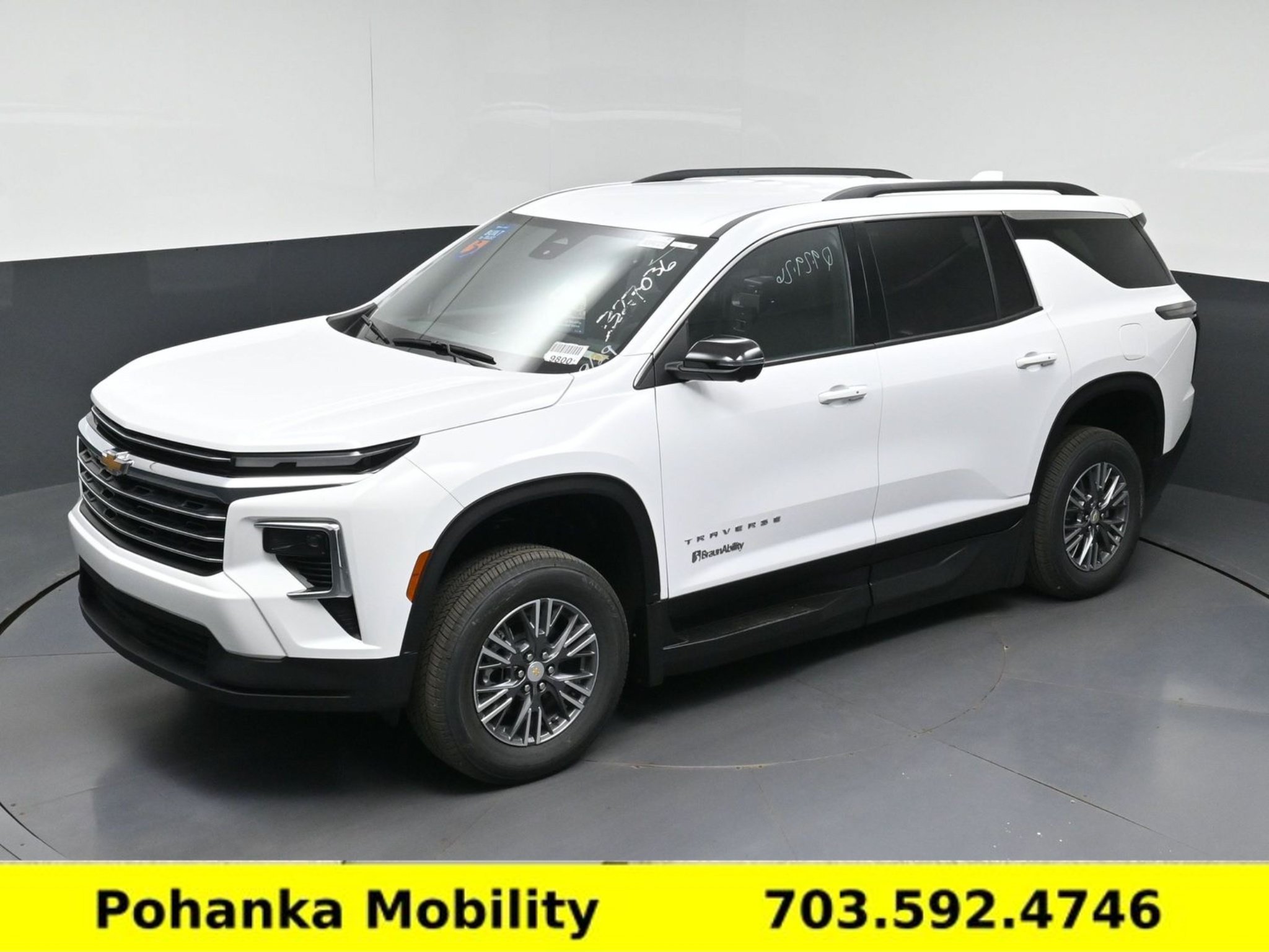 Used 2026 Chevrolet Traverse LT w/ Driver Confidence Package FWD image 23