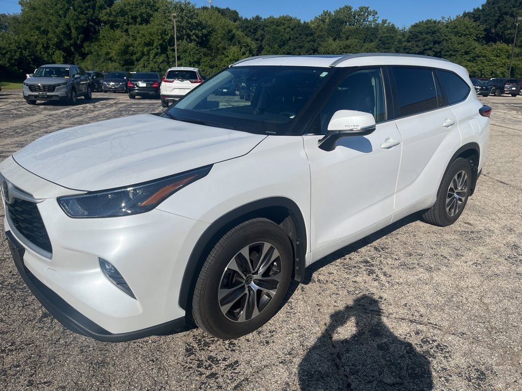 Used 2023 Toyota Highlander XLE