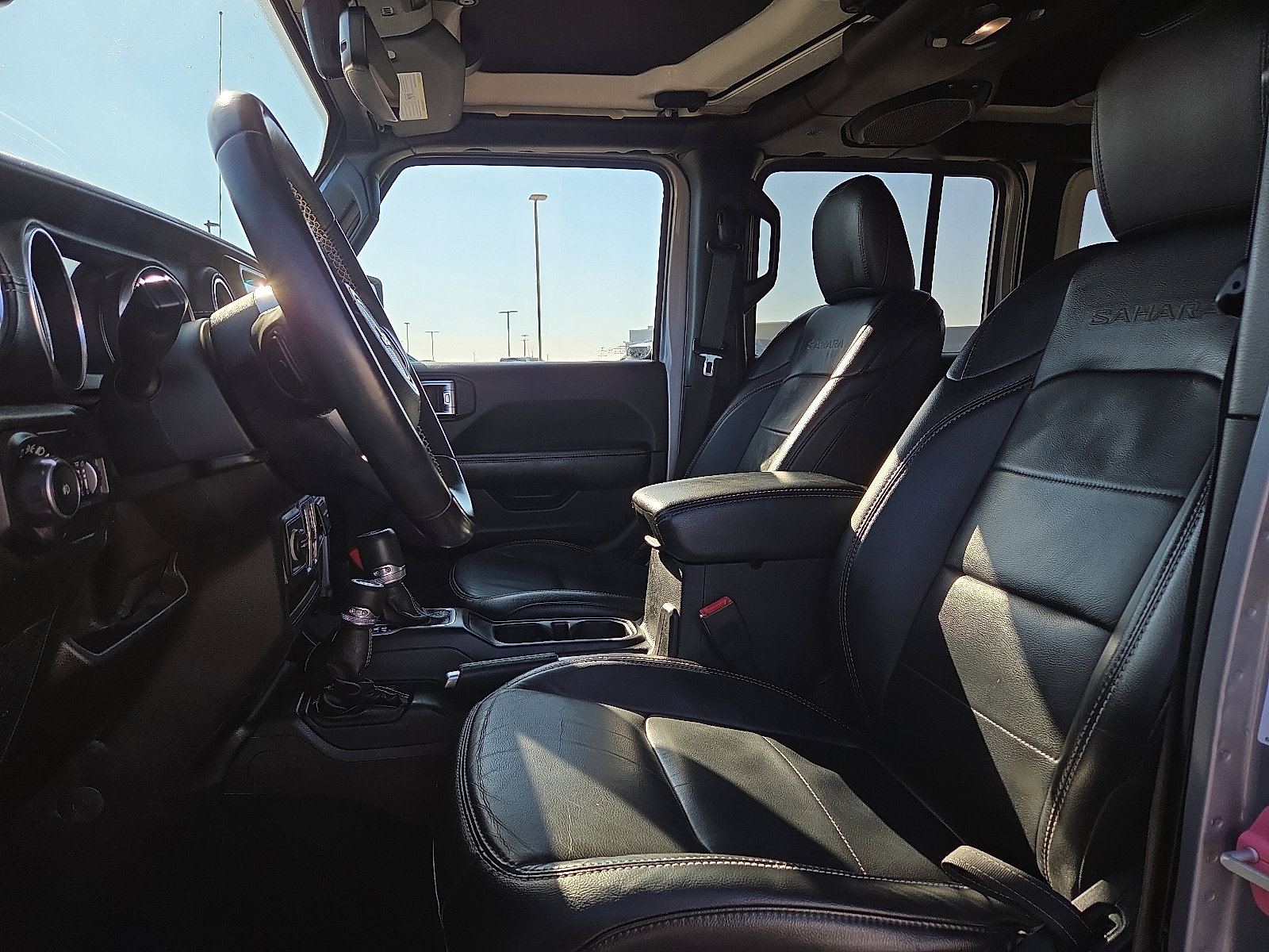 Used 2018 Jeep Wrangler Unlimited Sahara image 16