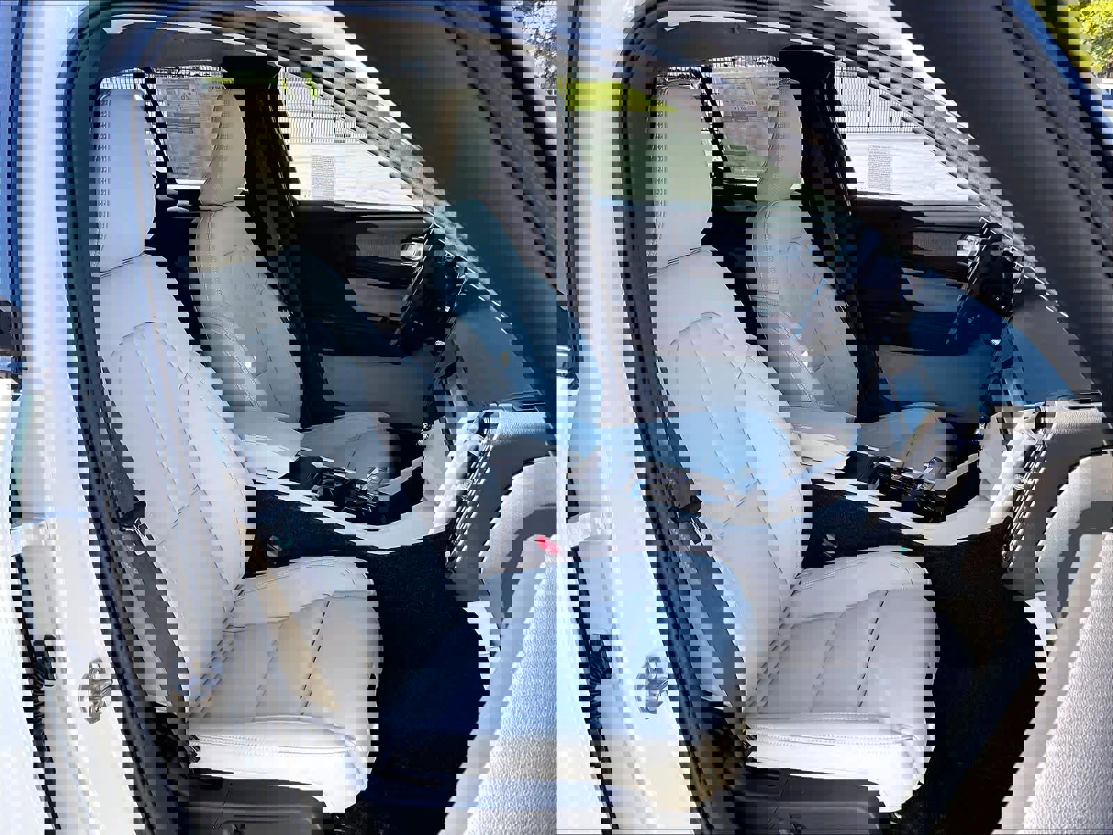 New 2026 Volvo XC40 B5 Plus w/ Protection Package Premier AWD/4WD image 31