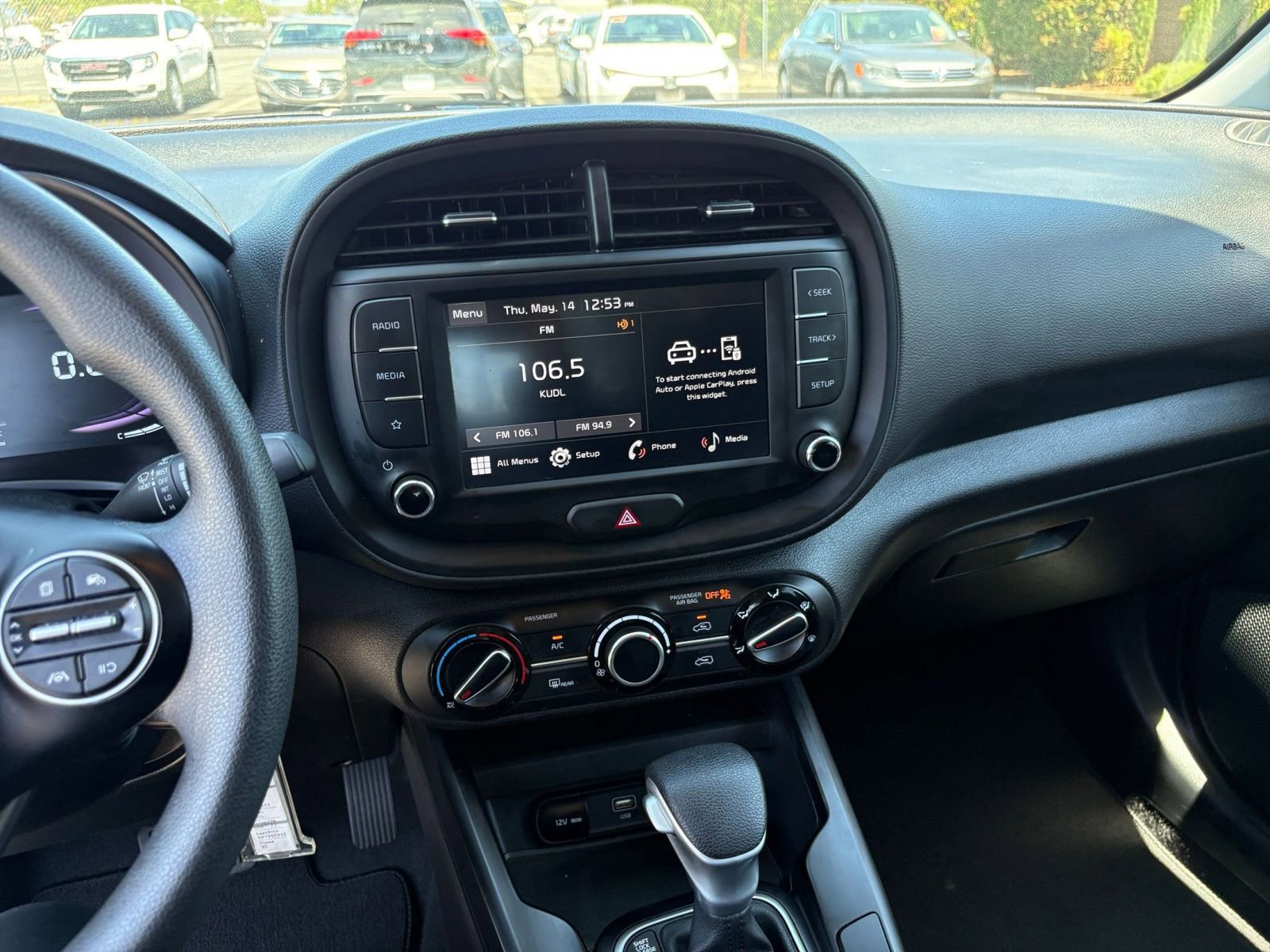 Used 2025 Kia Soul LX w/ LX Technology Package FWD image 17