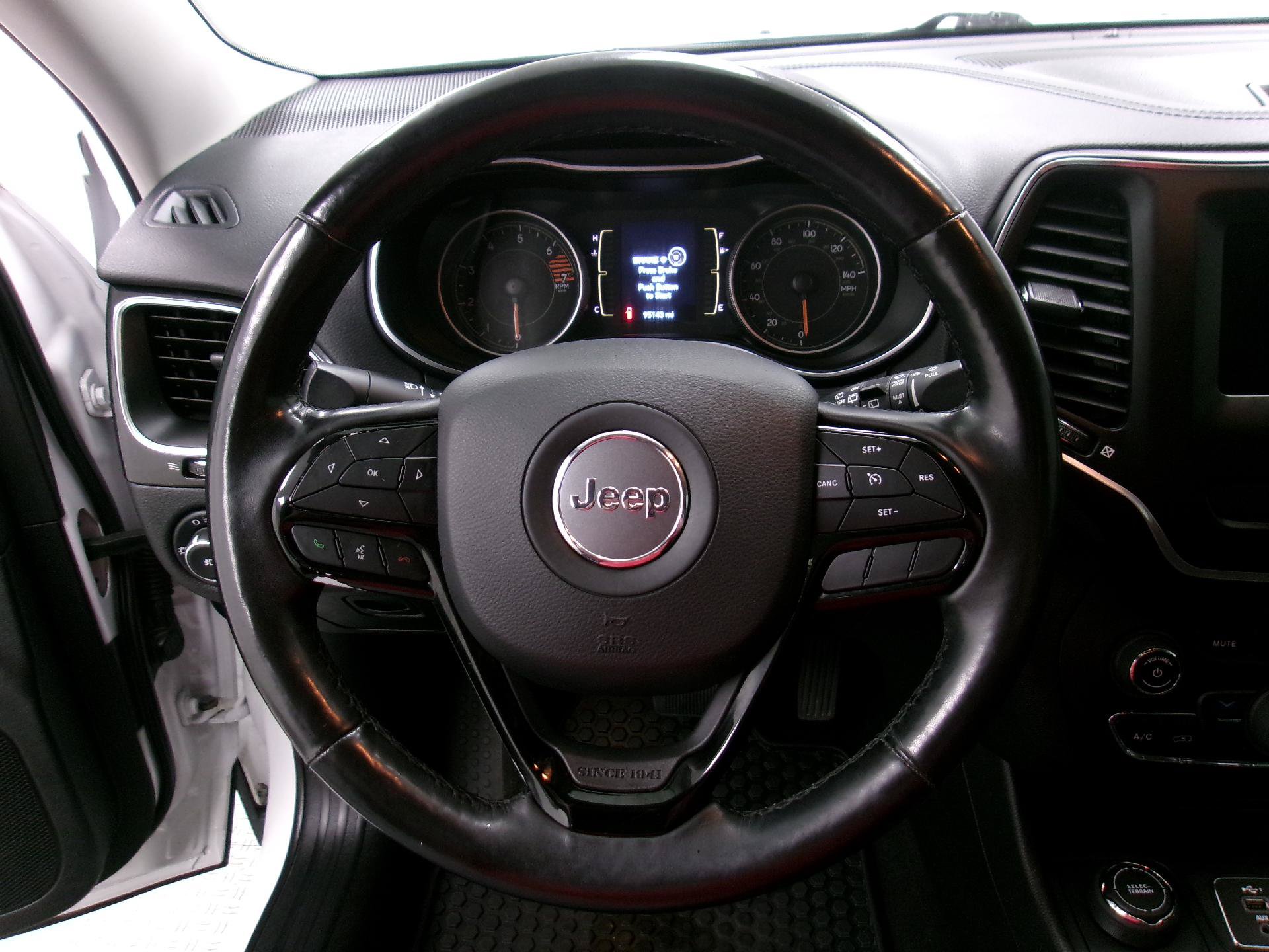 Used 2020 Jeep Cherokee Latitude Plus AWD/4WD image 6