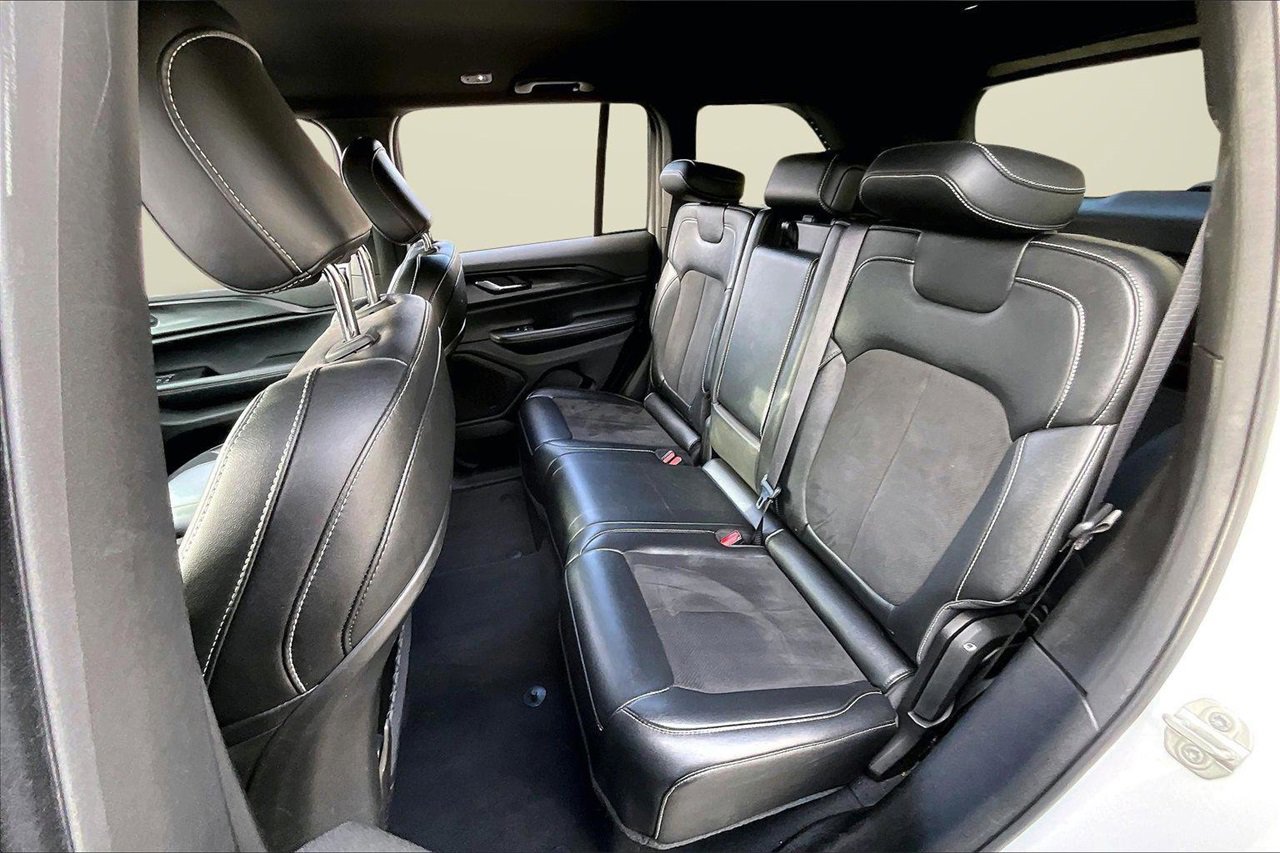 Used 2024 Jeep Grand Cherokee Altitude image 21