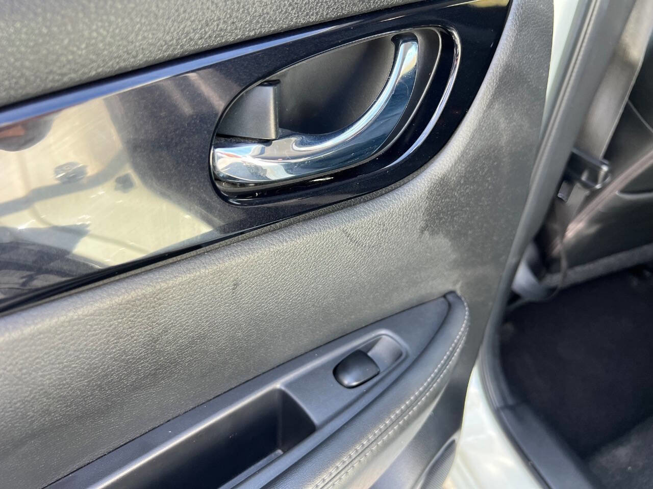 Used 2017 Nissan Rogue Sport SL w/ SL Premium Package image 23