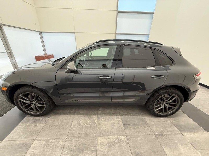 Certified 2025 Porsche Macan Turbo image 2