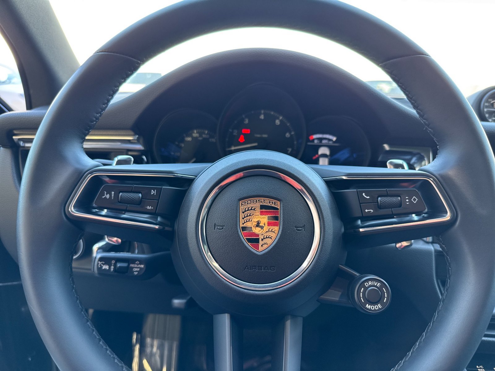 Certified 2026 Porsche Macan AWD/4WD image 27