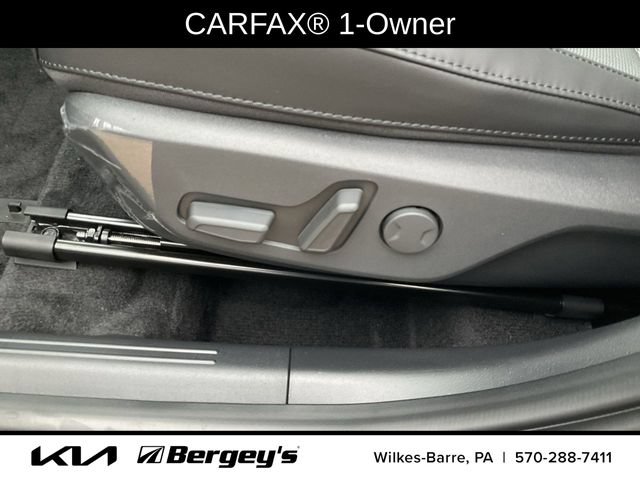 Certified 2023 Kia Niro EX FWD image 3