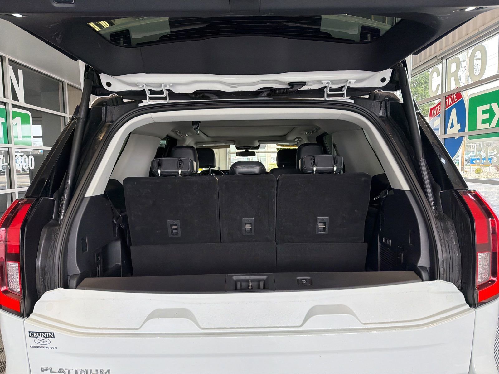 Used 2025 Ford Expedition Platinum image 10