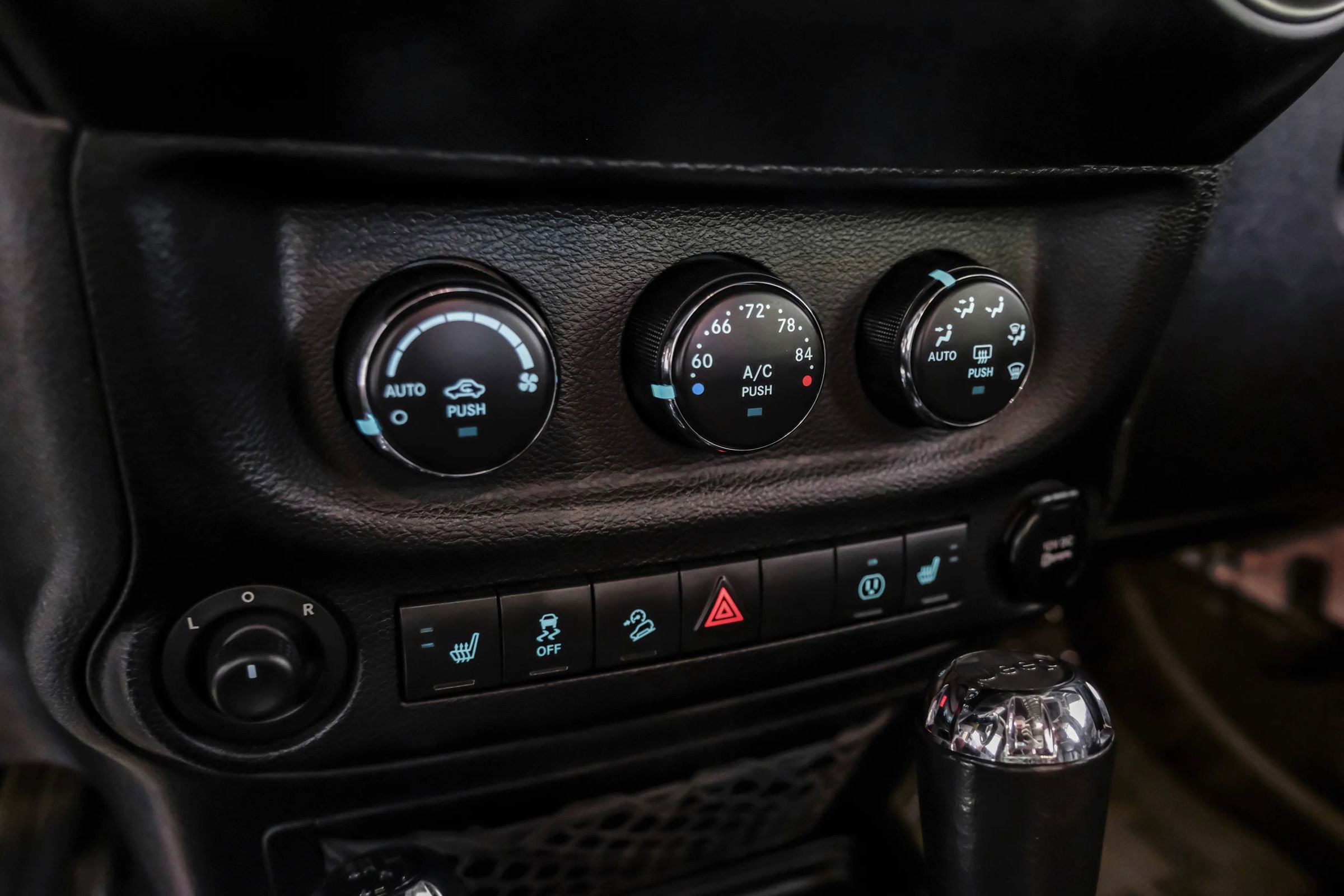 Used 2014 Jeep Wrangler Unlimited Rubicon image 28