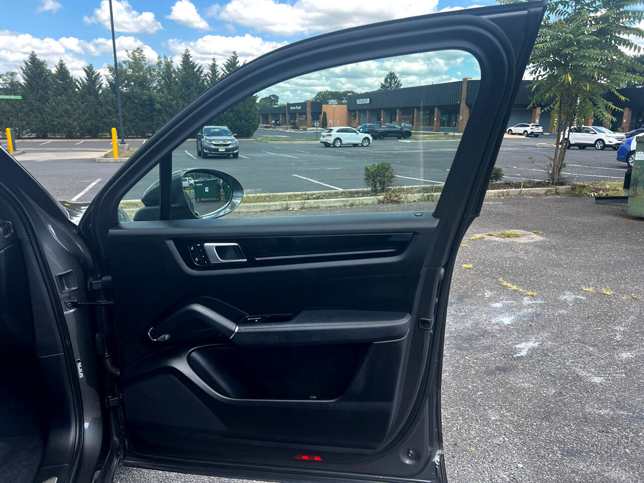 Used 2021 Porsche Cayenne image 23