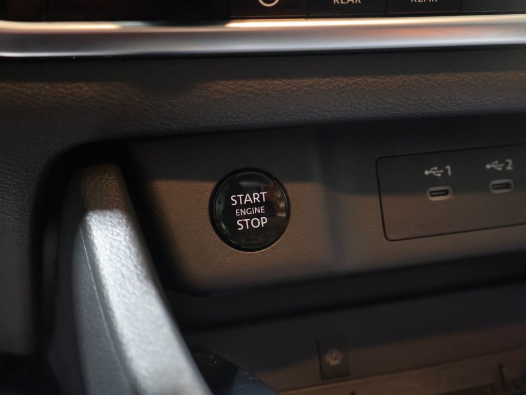 Used 2025 Nissan Rogue SL w/ SL Premium Package image 29