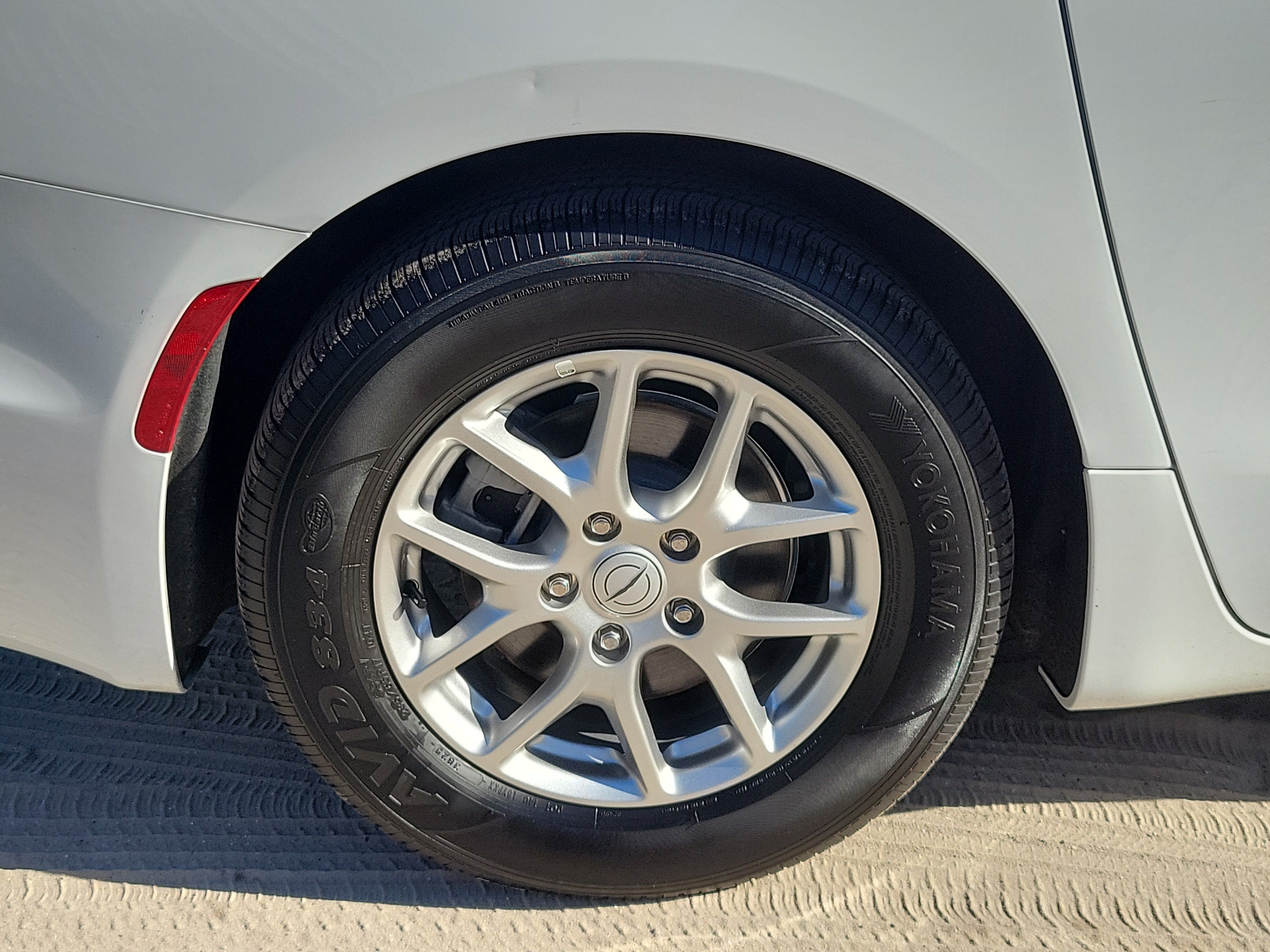 Used 2026 Chrysler Pacifica Select FWD image 5