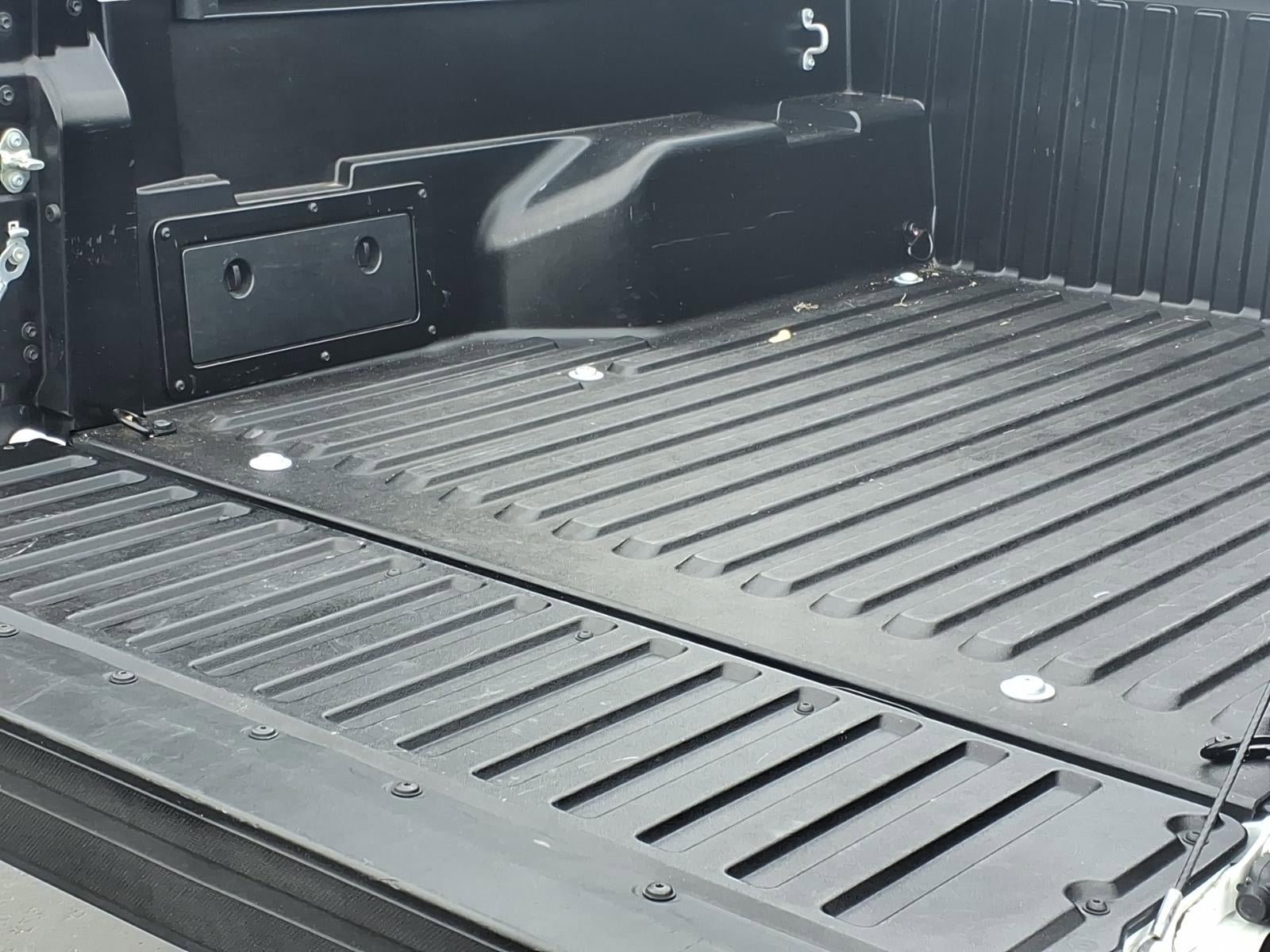 Used 2018 Toyota Tacoma SR5 RWD image 16