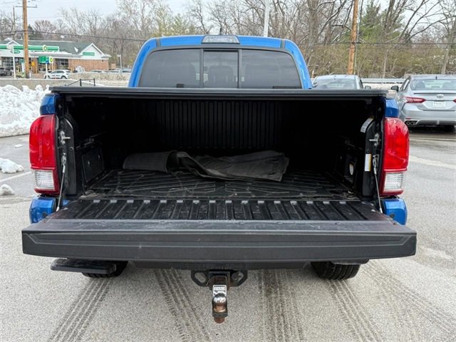 Used 2016 Toyota Tacoma TRD Sport image 4