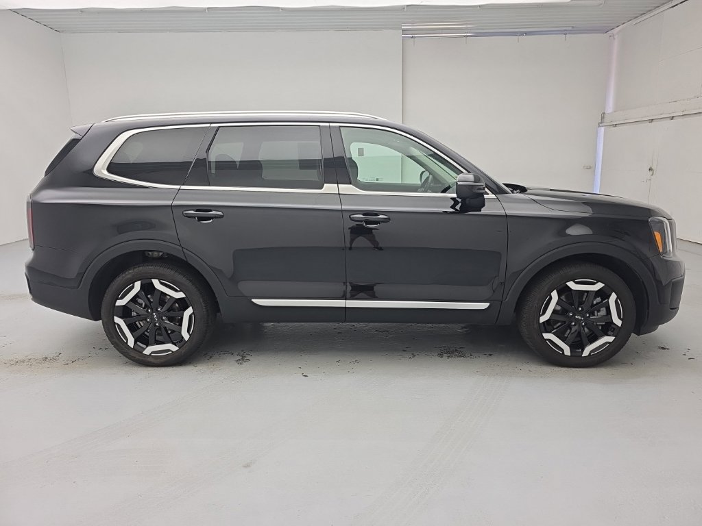 Used 2024 Kia Telluride EX w/ EX Captain's Chair Package AWD/4WD image 12