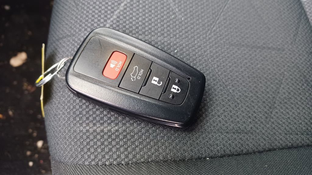 Used 2025 Toyota RAV4 XLE w/ Convenience Package image 11