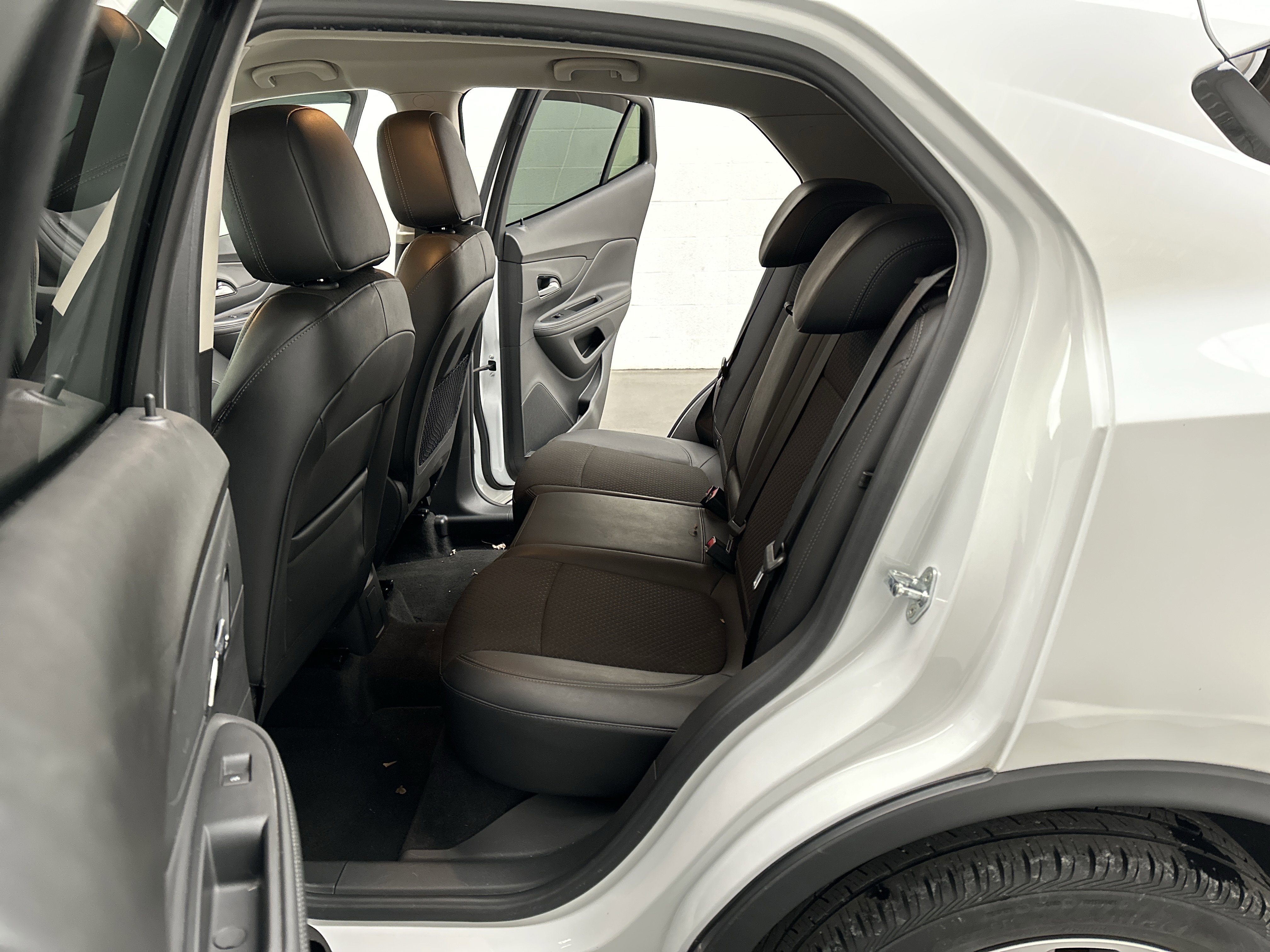Used 2020 Buick Encore Preferred FWD image 19