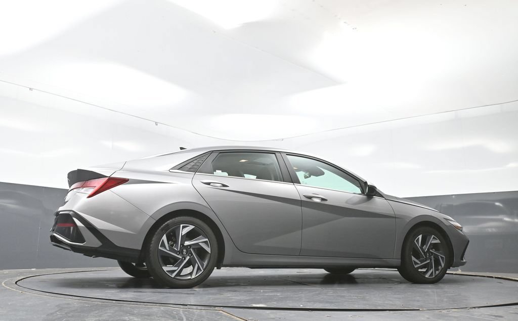 Used 2024 Hyundai Elantra Limited FWD image 50