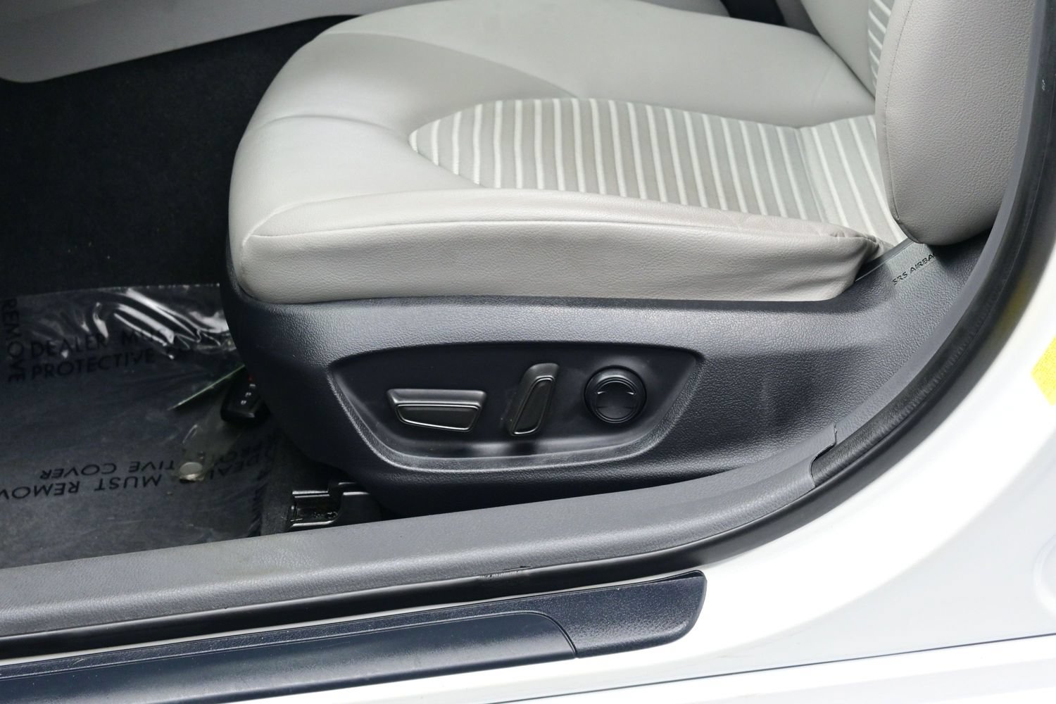 Used 2022 Toyota Camry SE FWD image 11