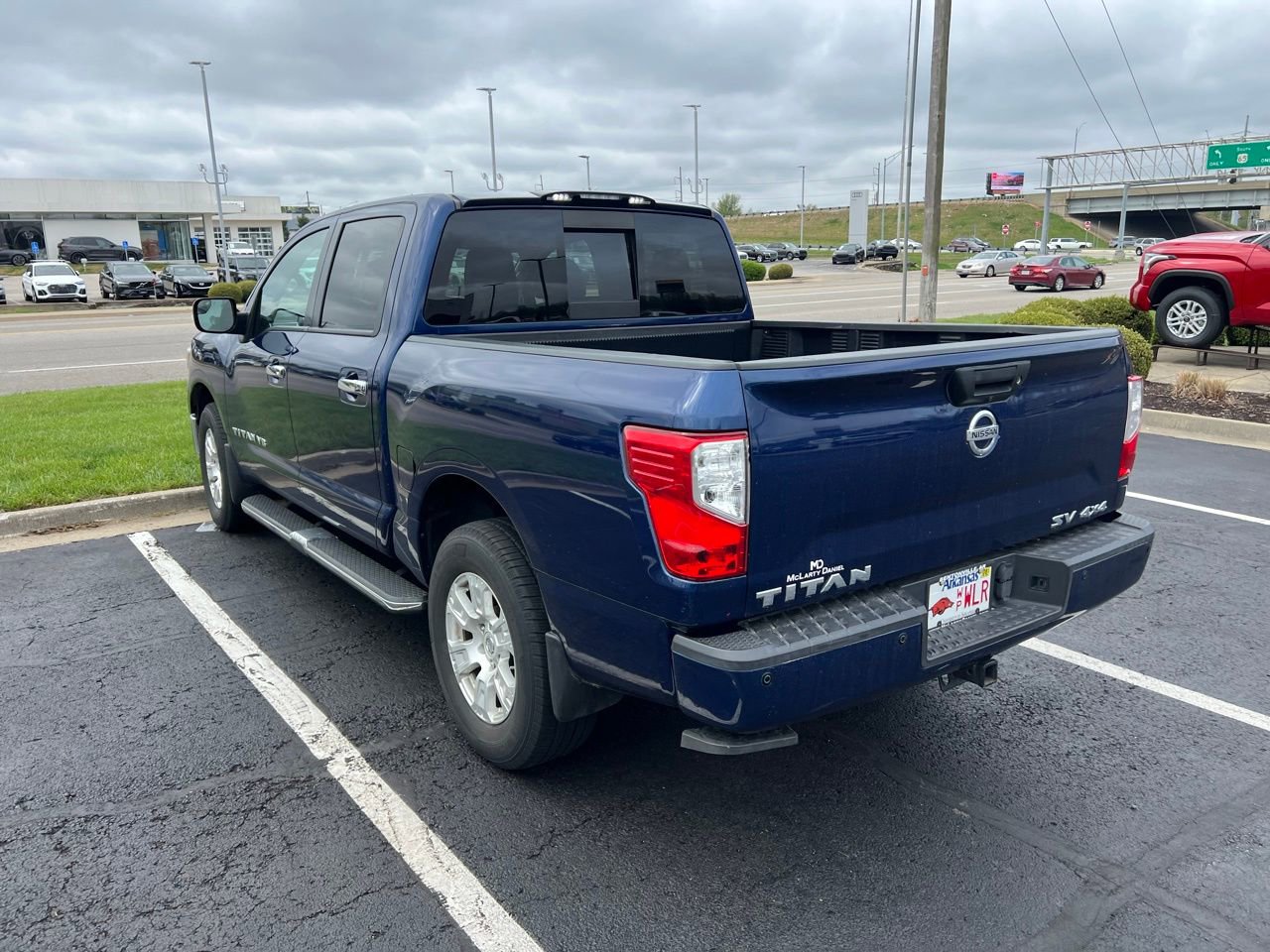 Used 2018 Nissan Titan SV w/ SV Convenience Package image 9