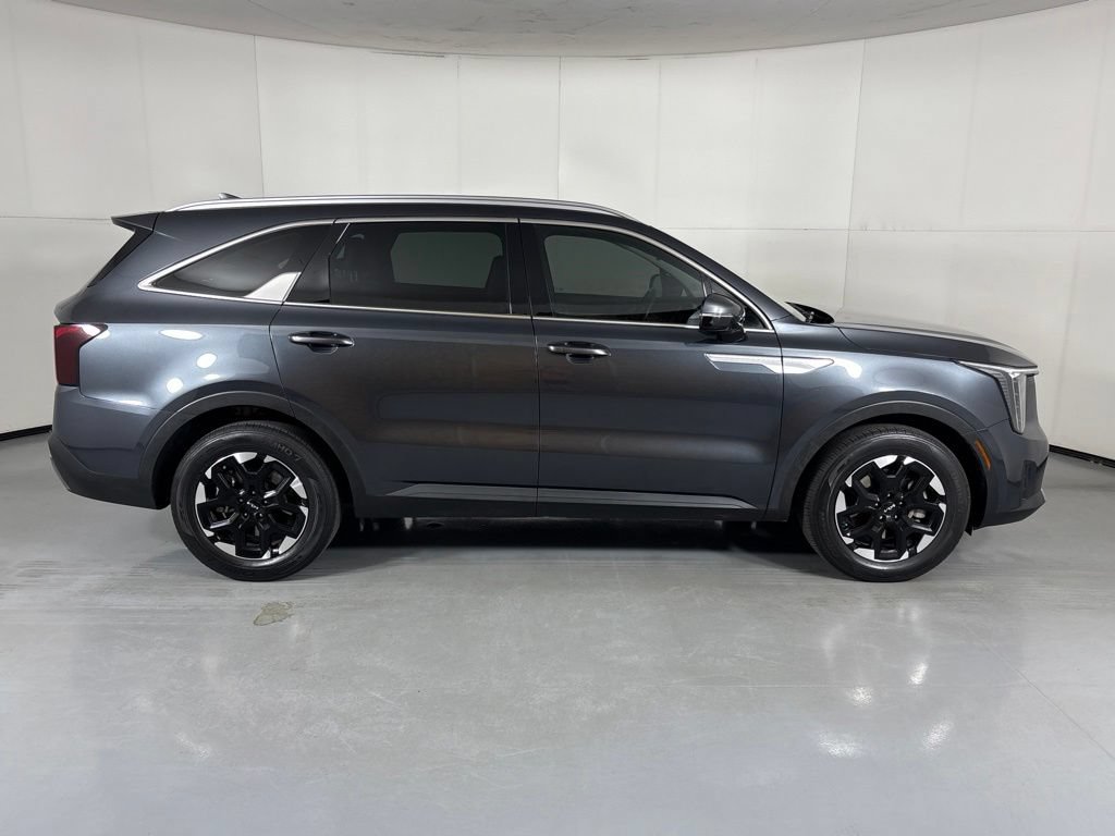 Used 2024 Kia Sorento S FWD image 9