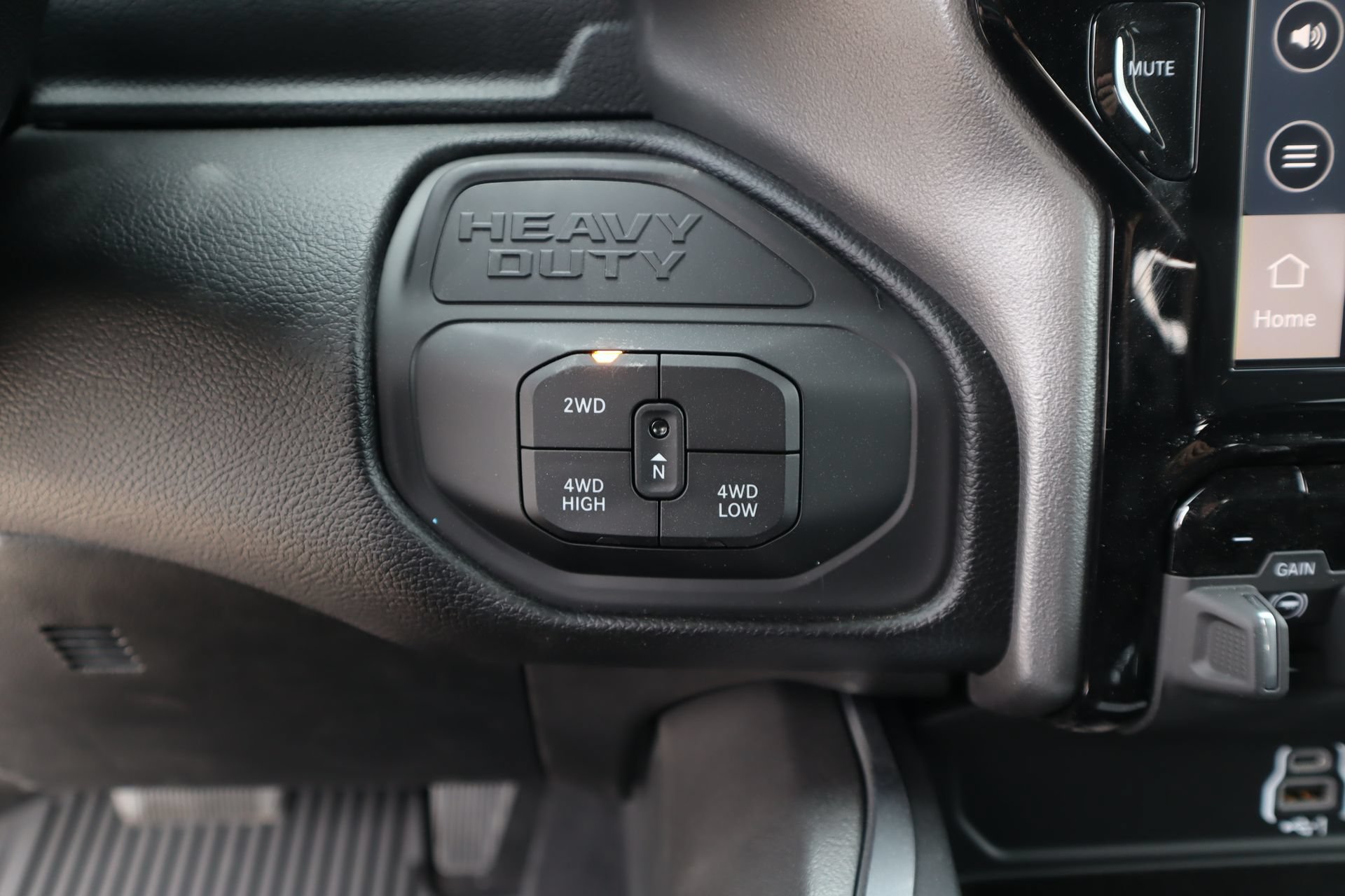 New 2026 RAM 2500 Laramie AWD/4WD image 9