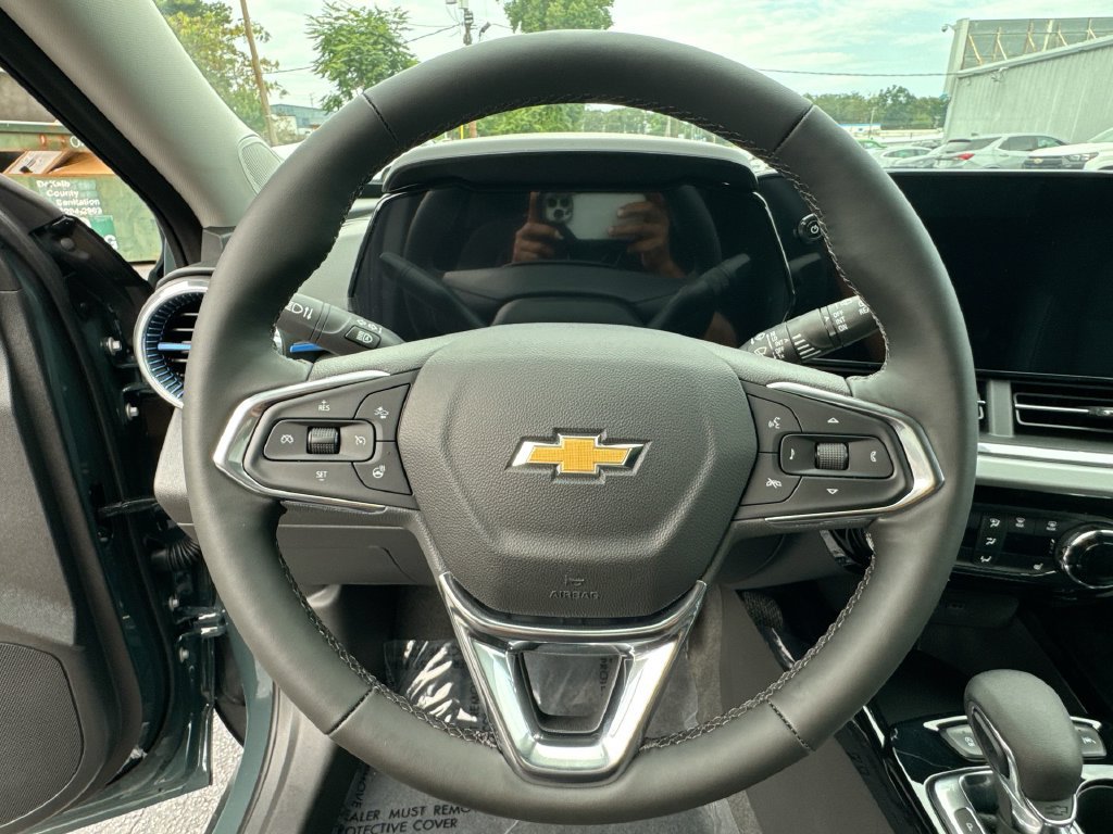New 2026 Chevrolet Trax LT w/ LT Convenience Package FWD image 16