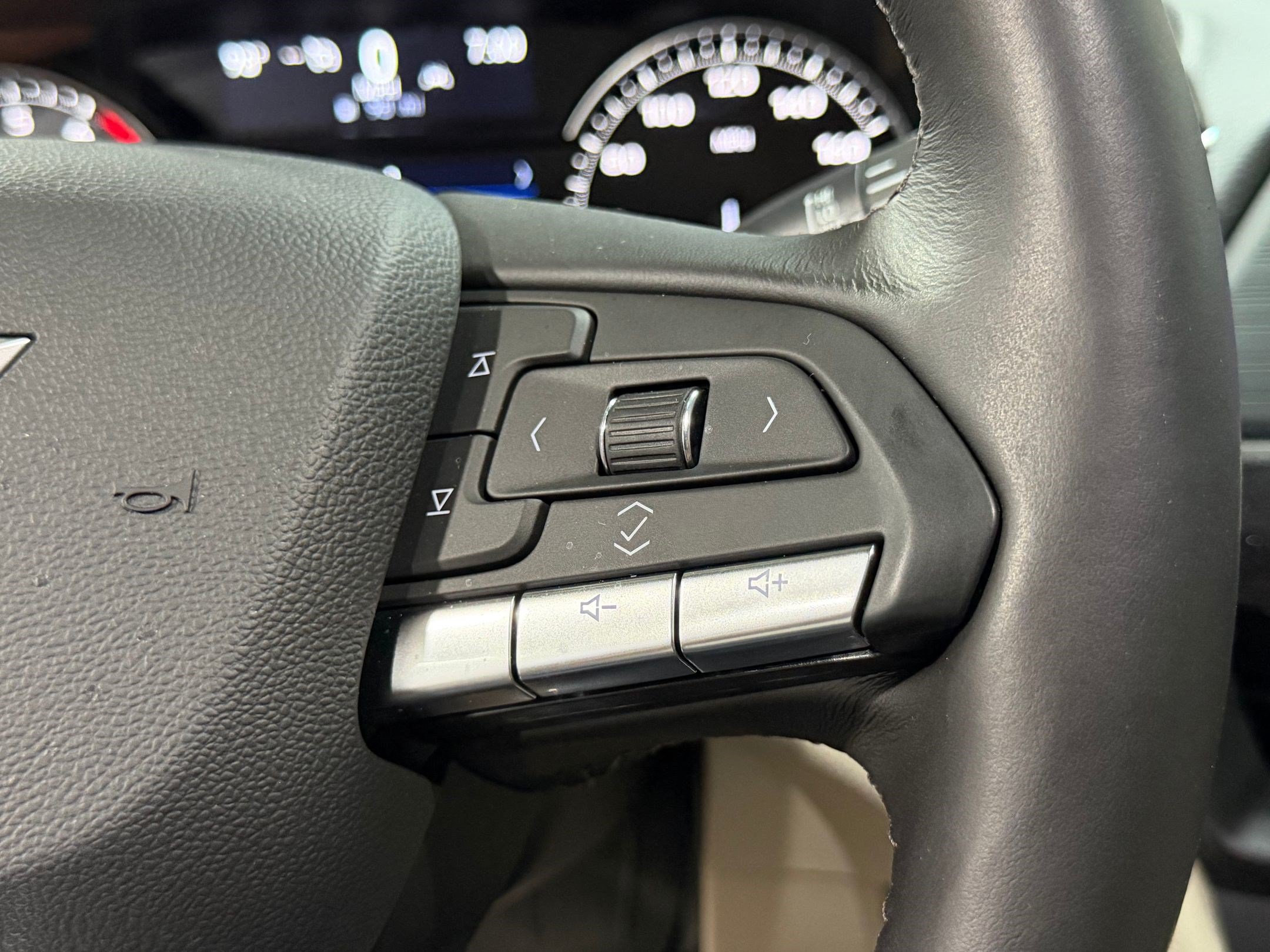 Used 2026 Cadillac CT4 Luxury RWD image 22