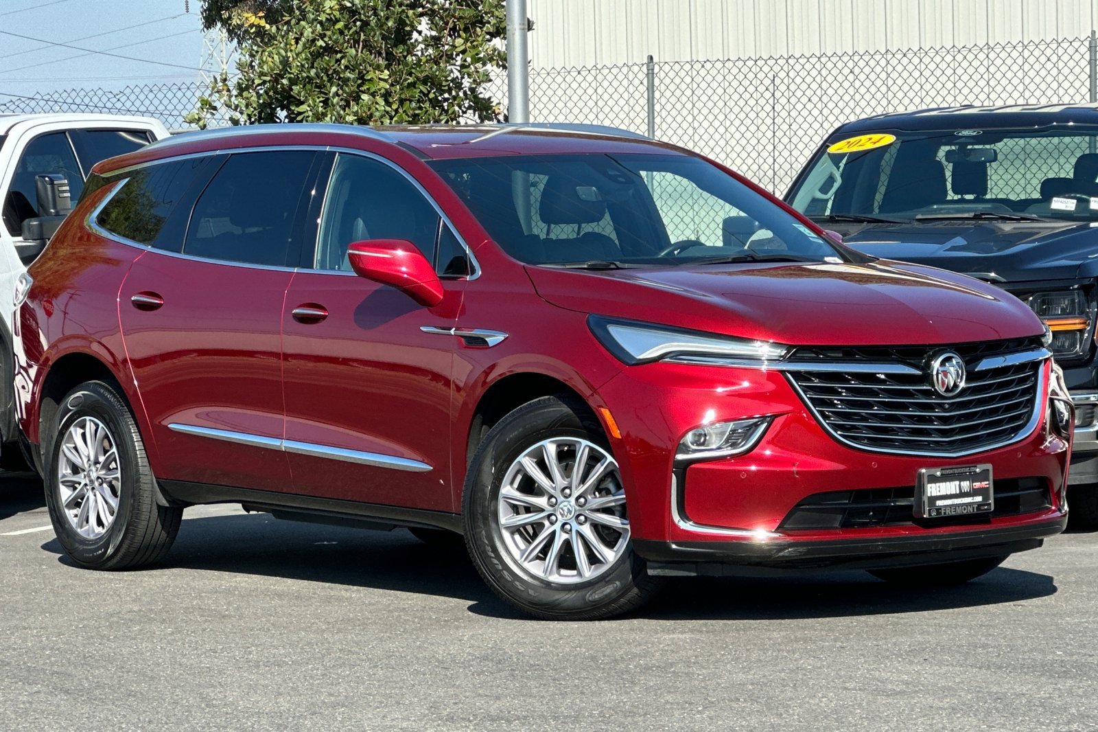 Used 2024 Buick Enclave Premium image 2