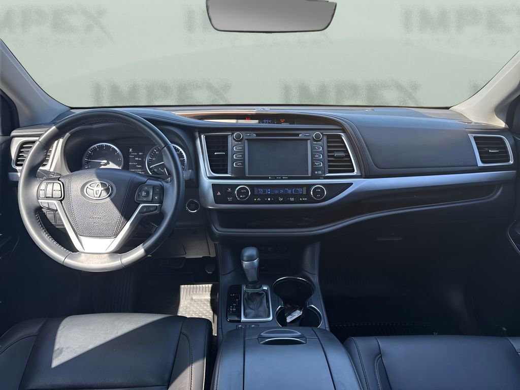 Used 2019 Toyota Highlander XLE FWD image 14