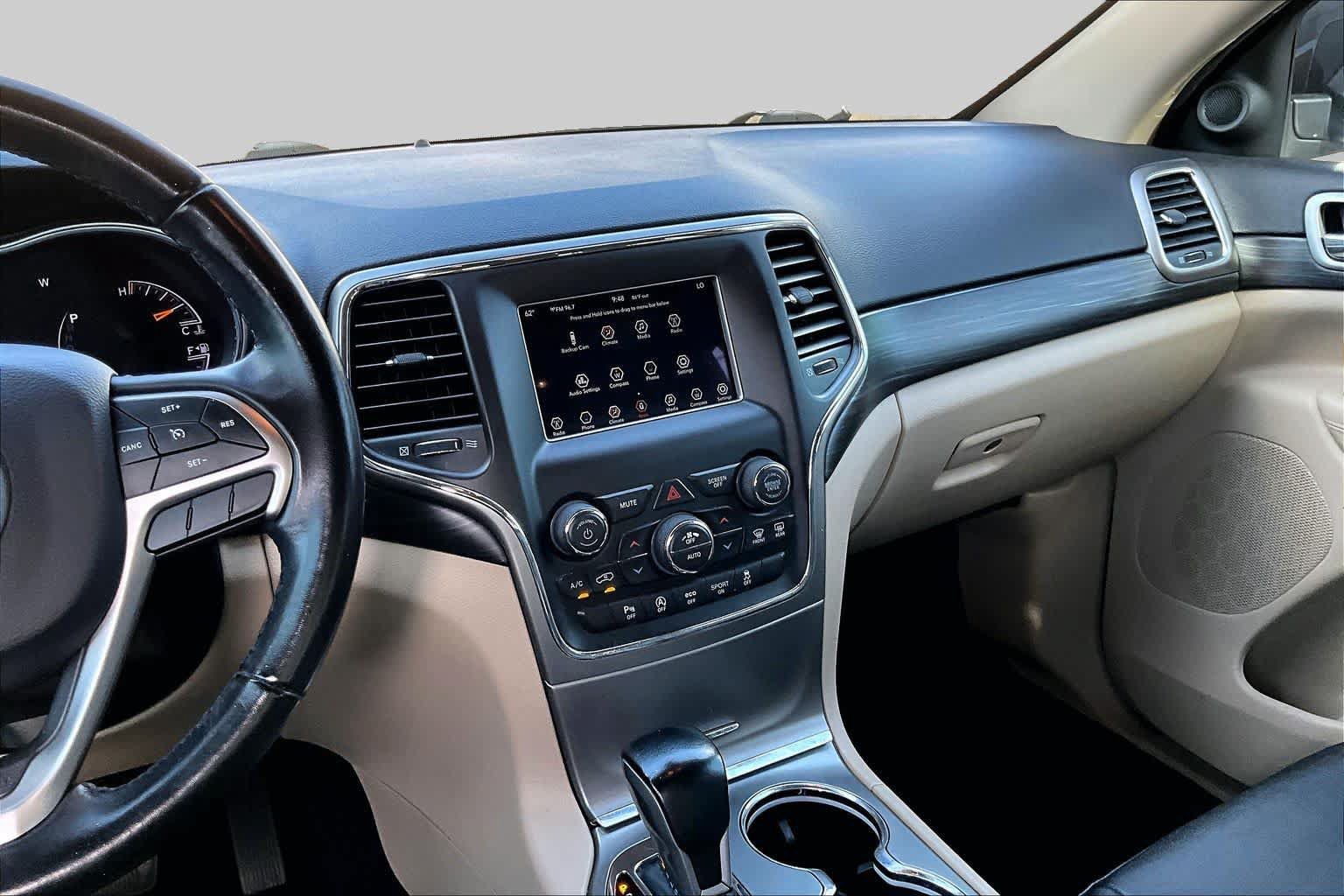 Used 2020 Jeep Grand Cherokee Laredo RWD image 9
