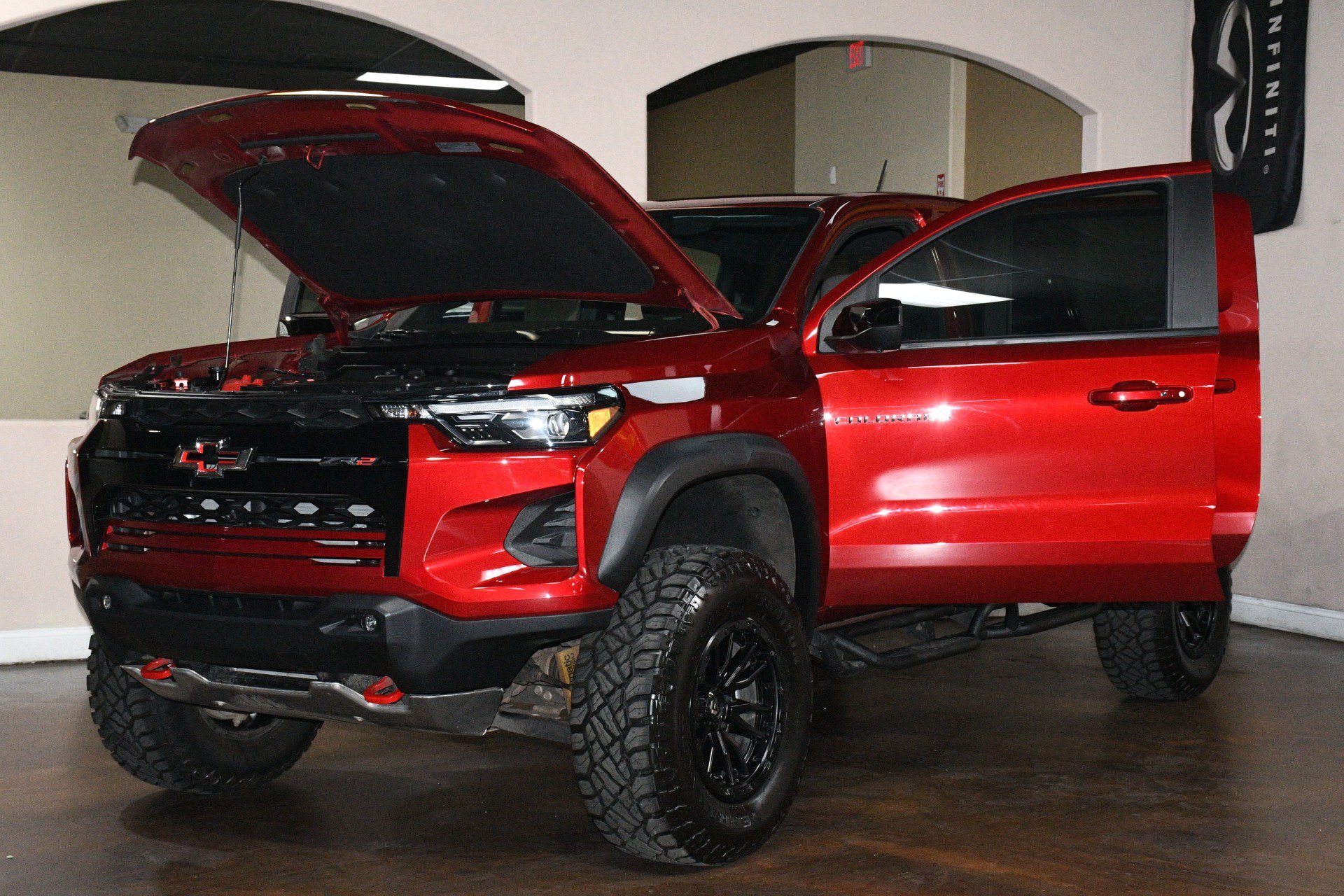 Used 2025 Chevrolet Colorado ZR2 w/ Technology Package AWD/4WD image 90