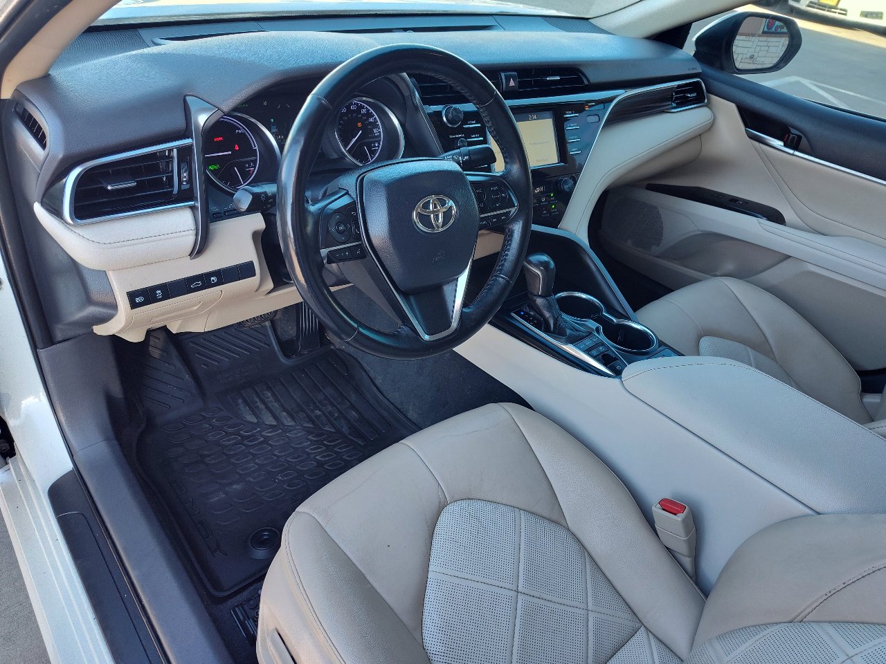 Used 2018 Toyota Camry XLE image 17