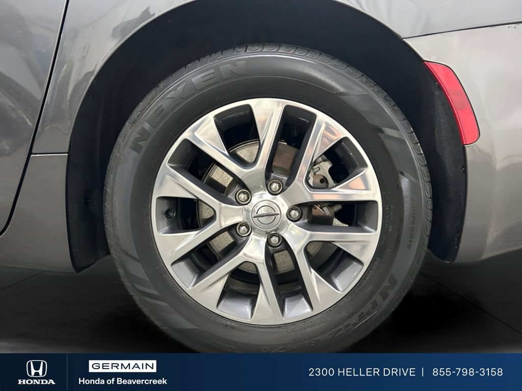 Used 2021 Chrysler Pacifica Pinnacle FWD image 32