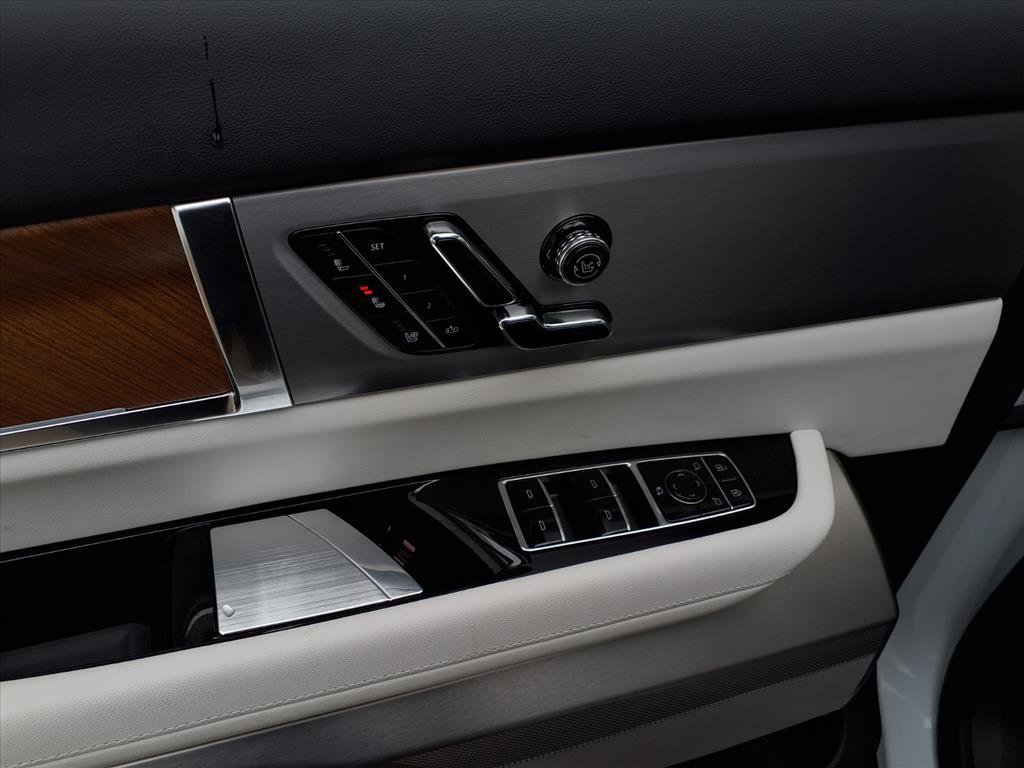 New 2026 Cadillac Vistiq Sport image 14