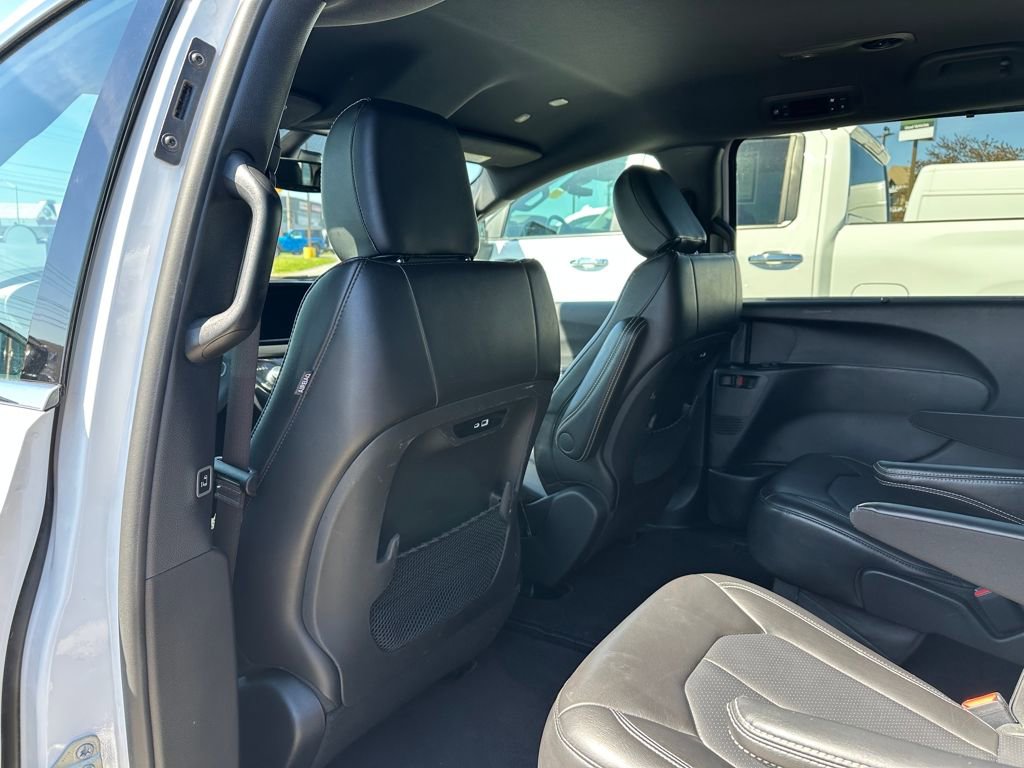 Used 2025 Chrysler Pacifica Select FWD image 13