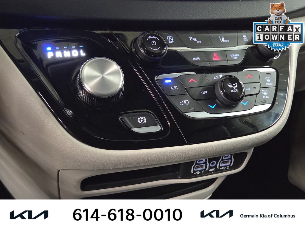 Used 2023 Chrysler Pacifica Touring-L FWD image 24