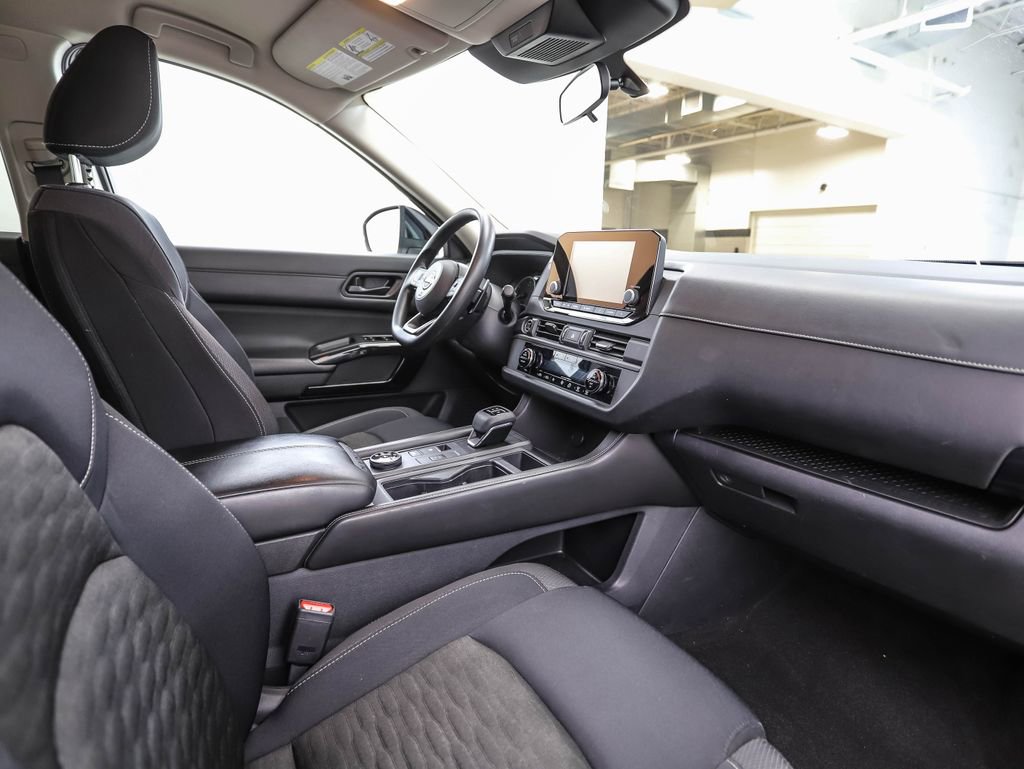Used 2023 Nissan Pathfinder S image 30