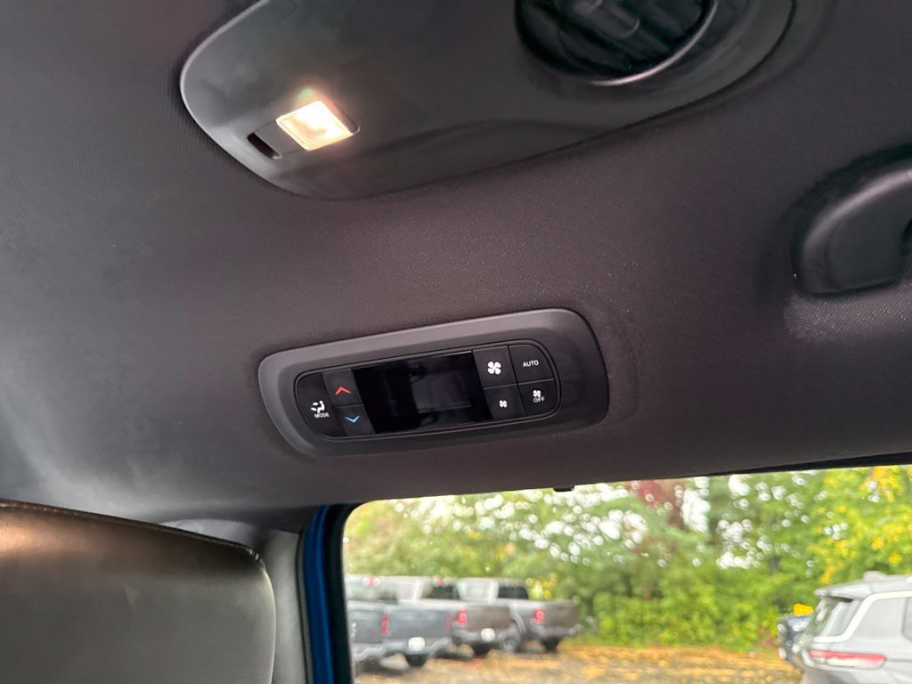 Used 2026 Chrysler Pacifica Select FWD image 19