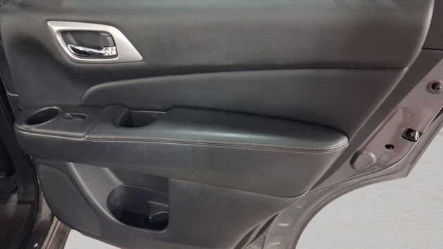 Used 2020 Nissan Pathfinder Platinum FWD image 18
